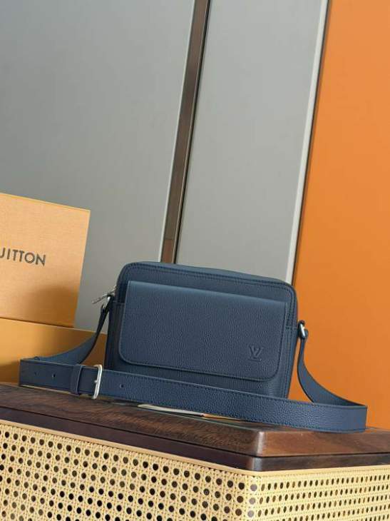 Picture of Louis Vuitton Mens Bags _SKUfw214745933fw